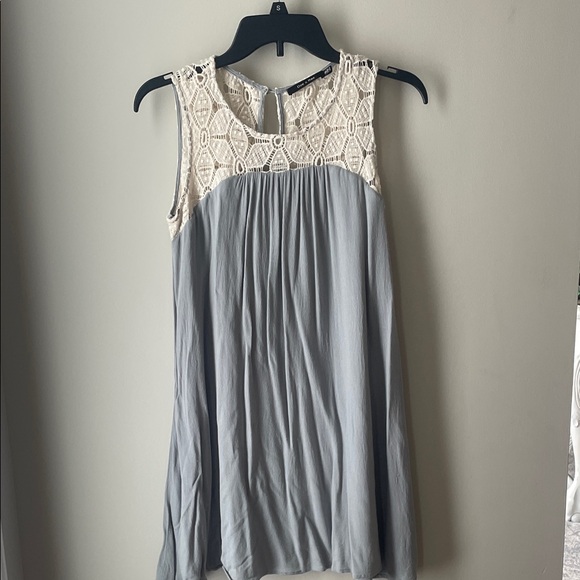 Doe & Rae Tops - Doe & Rae Sleeveless Blouse with Cream Lace and Gray Body